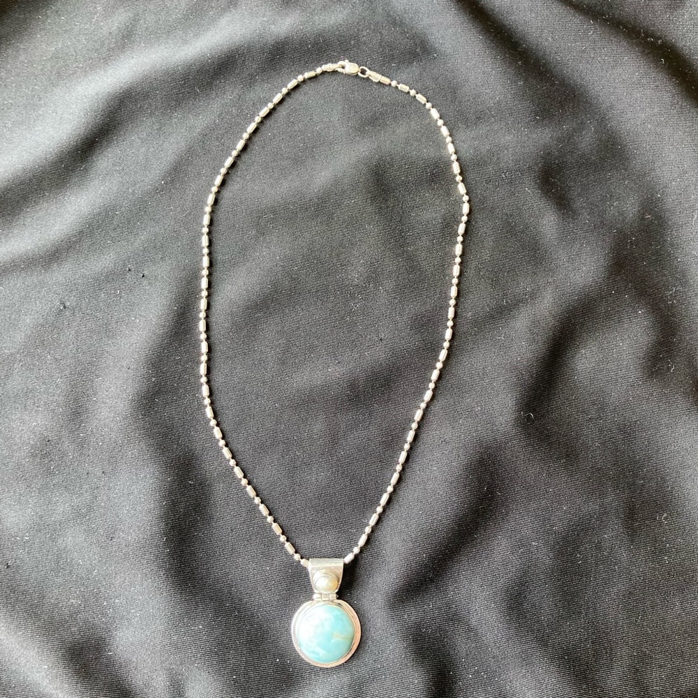 Larimar and sterling silver 16” necklace with mother of pearl clasp - Picture 5 of 8